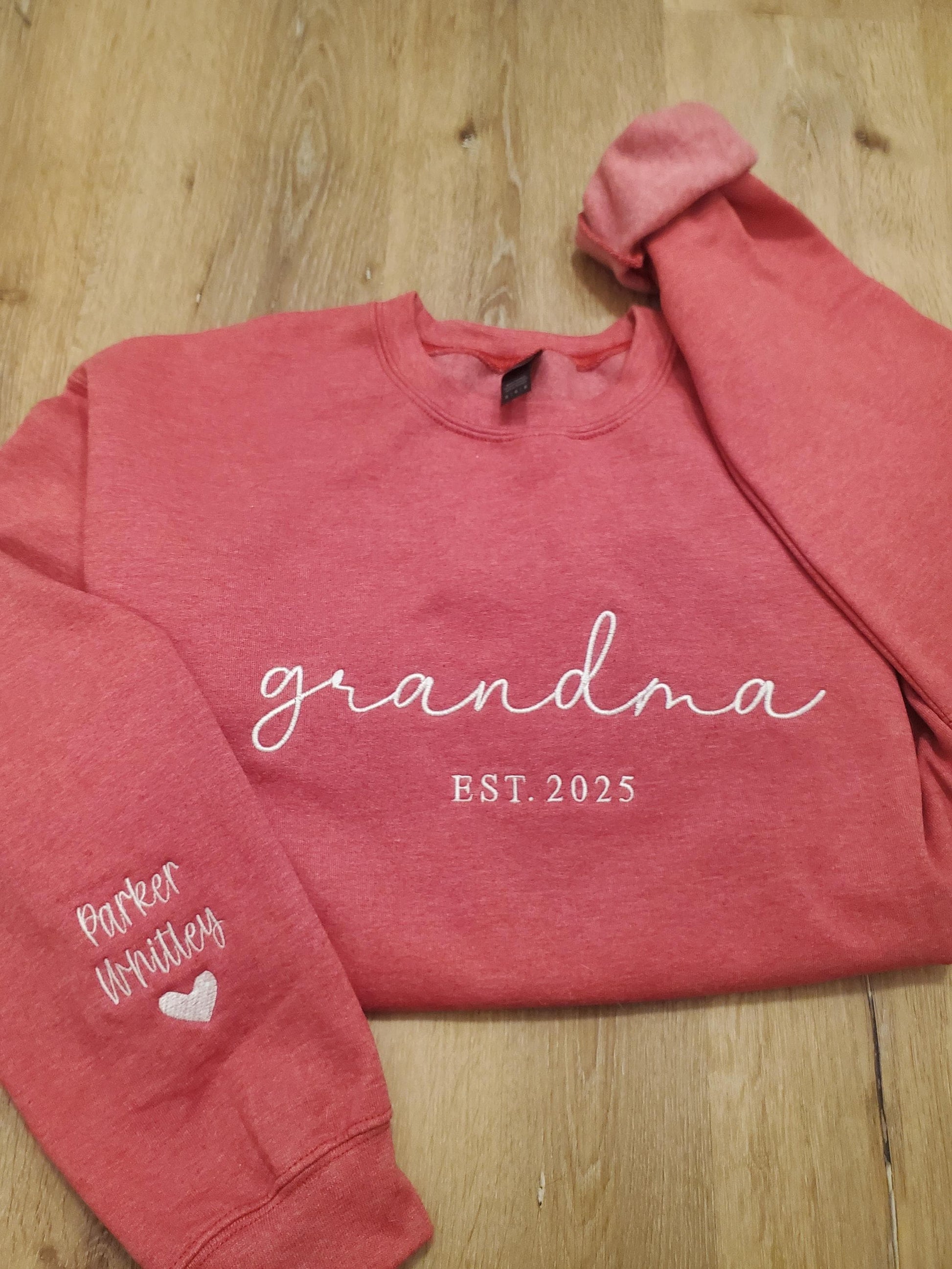 Custom Embroidered Mama Sweatshirt, Personalized Mom Hoodie With Names, New Mama Outfit, Pregnancy Announcement Clothing, Mom Christmas Gift, Mom Gift, Mothers Gift,New Mom, New Dad, New Grandma, New Grandpa, Custom Embroidered Sweatshirt, Popular
