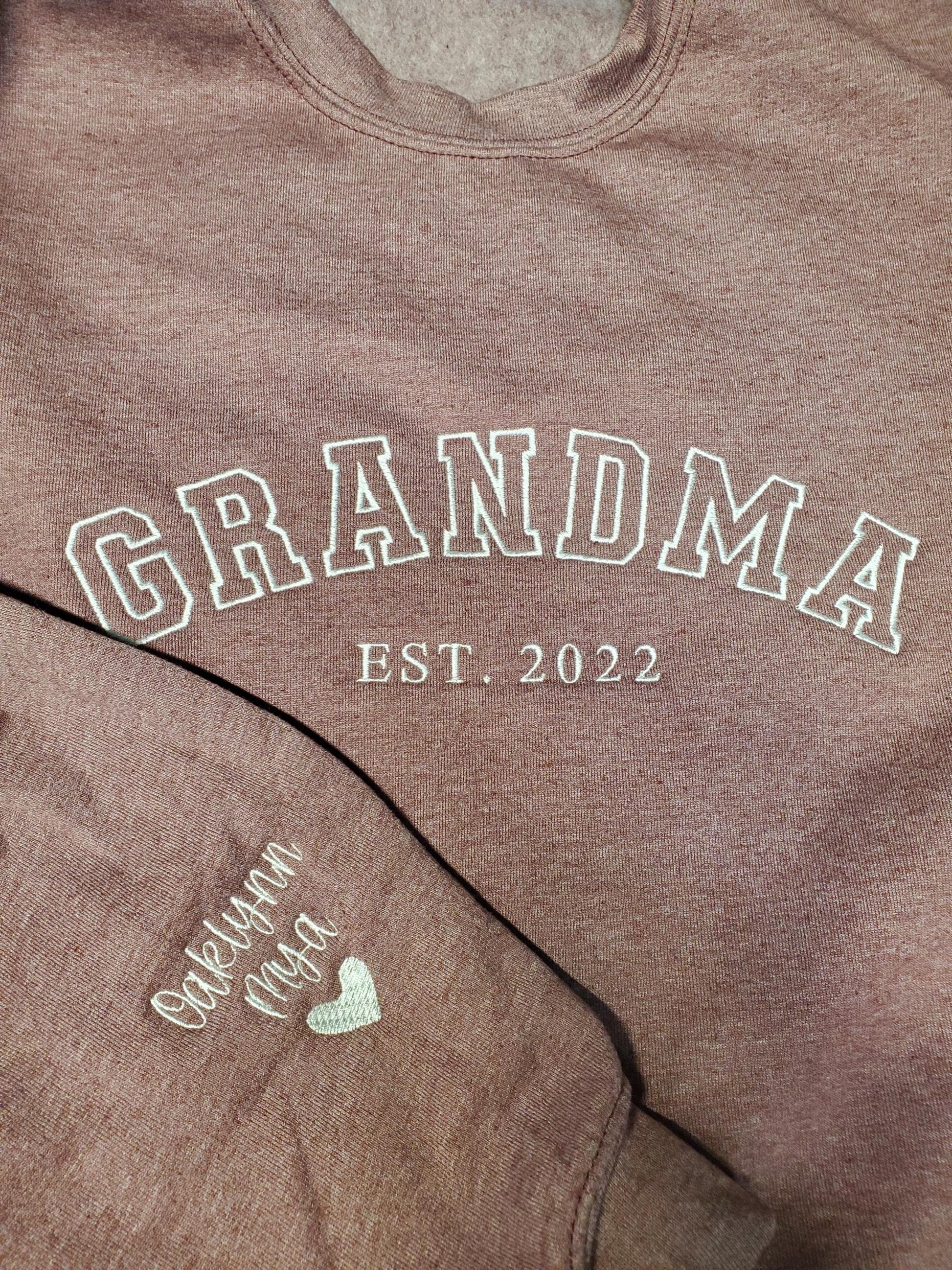 Custom Embroidered Mama Sweatshirt, Personalized Mom Hoodie With Names, New Mama Outfit, Pregnancy Announcement Clothing, Mom Christmas Gift