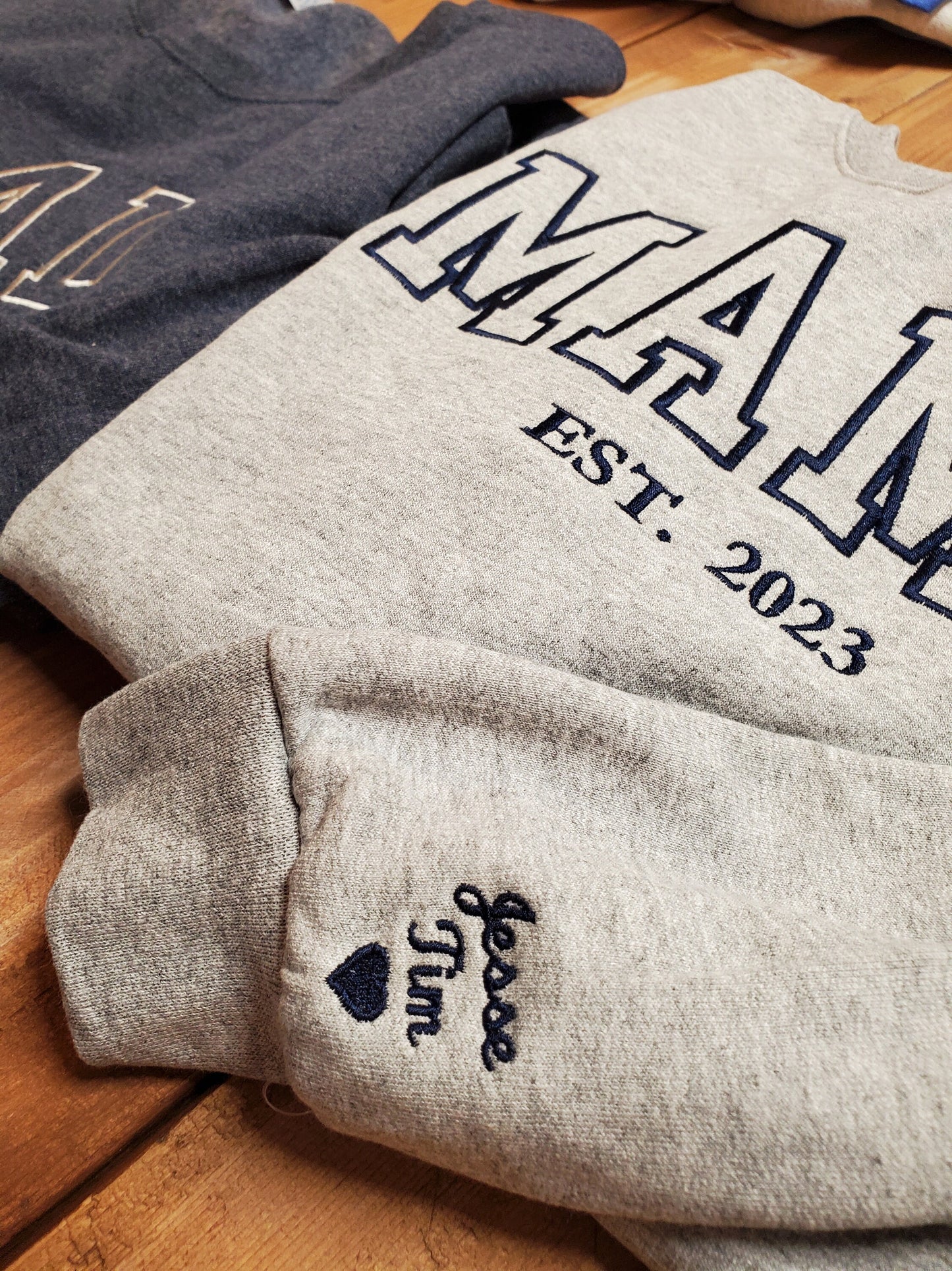 Mama Embroidered Sweatshirt, Custom Mama Shirt With Date, Est Year Shirt, Pregnancy Reveal Hoodie Gift For New Mom,New Dad Gift, Christmas