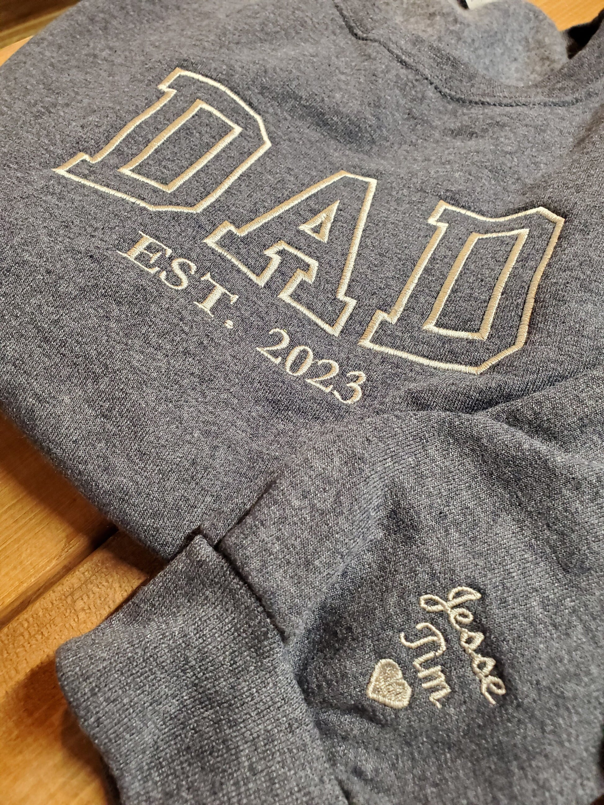 Mama Embroidered Sweatshirt, Custom Mama Shirt With Date, Est Year Shirt, Pregnancy Reveal Hoodie Gift For New Mom,New Dad Gift, Christmas